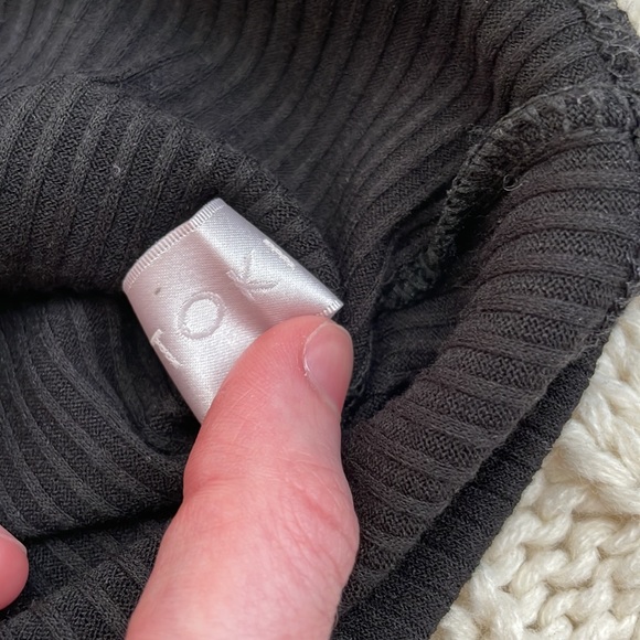 (Free When Bundled) Crisscross Spaghetti Strap Black Camisole - Picture 5 of 5